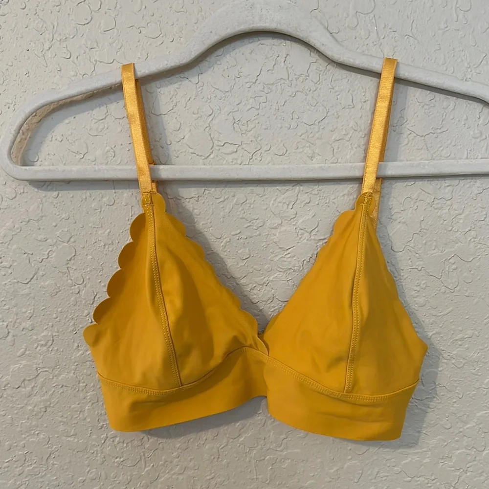Charlotte Russe stylish yellow